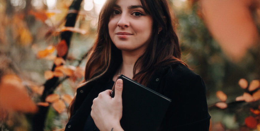Manon Dubreuil : “À travers le dessin, à travers l’art, on transmet quelque chose”